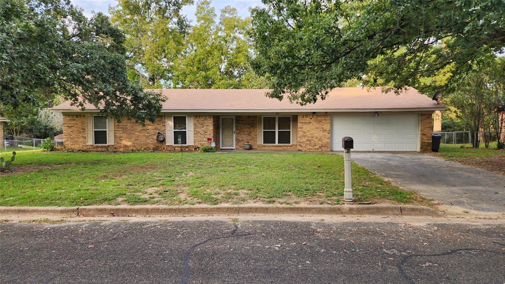 Blackjack Dr, Palestine, TX 75803