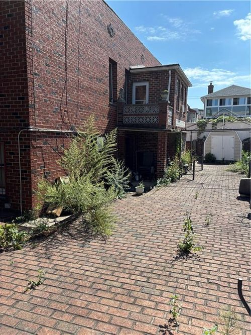 41 28th Ave, Brooklyn, NY, 11214-5517 | Card Image