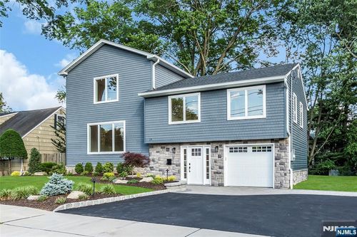 19 Ann St, Verona, NJ, 07044-1905 | Card Image