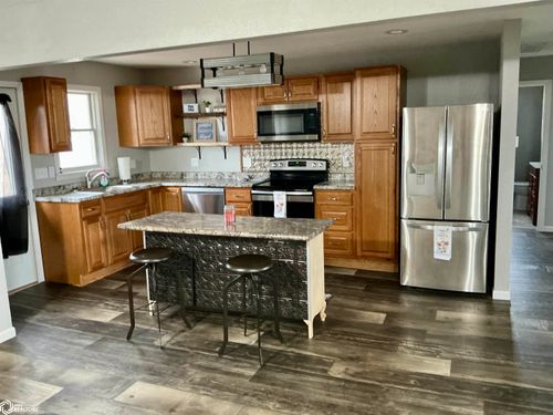 313 W Cottage St, Centerville, IA, 52544-2802 | Card Image