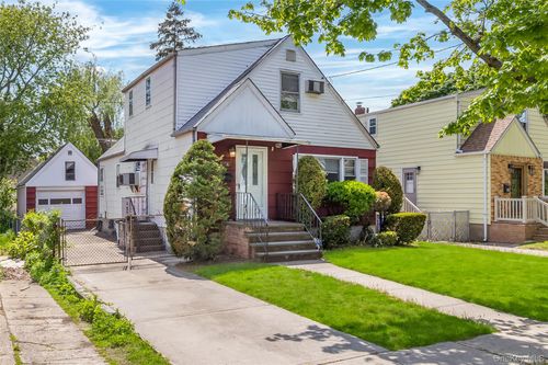 24 Spring Garden St, Valley Stream, NY, 11580-3523 | Card Image