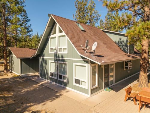 15724 Lake Shore Dr, Weed, CA, 96094-9480 | Card Image