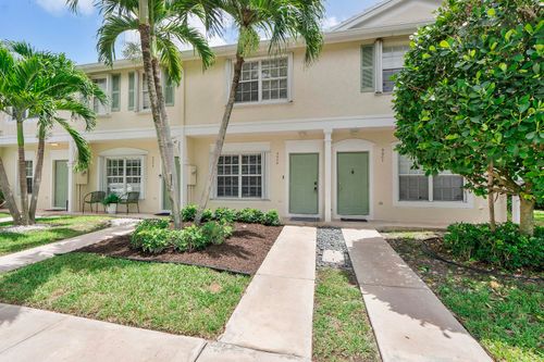9905 Nw 57th Mnr, Coral Springs, FL, 33076-2830 | Card Image