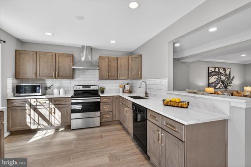 9623 Scotch Haven Dr, VIENNA, VA, 22181-6127 | Card Image