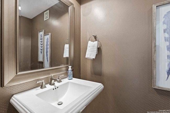 APT-109 - 215 Center, Condo with 2 bedrooms, 3 bathrooms and null parking in San Antonio TX | Image 15