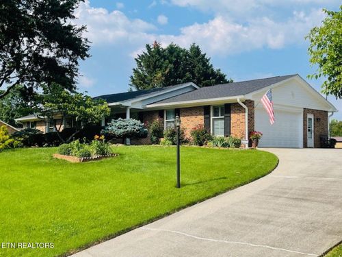 834 Hinkle Estates Dr, Seymour, TN, 37865-3301 | Card Image