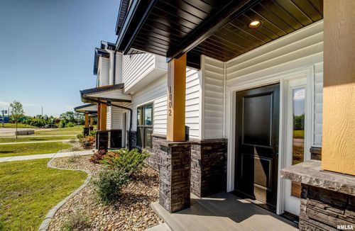 0-1008 S 4th St, Clinton, IA, 52732-5725 | Card Image