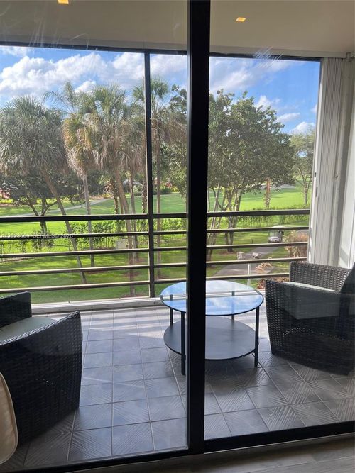323-1400 Saint Charles Pl, Pembroke Pines, FL, 33026-3252 | Card Image