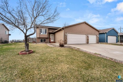 3905 W 93rd St Street, Sioux Falls, SD, 57108 | Card Image
