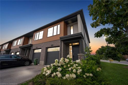 26 Steele Cres, Guelph, ON, N1E0S7 | Card Image