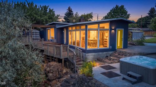 655 Nw Canyon Dr, Redmond, OR, 97756-1538 | Card Image