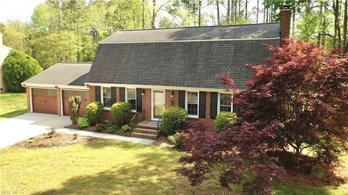 15 Carriage Hill Dr, Poquoson, VA, 23662-1401 | Card Image