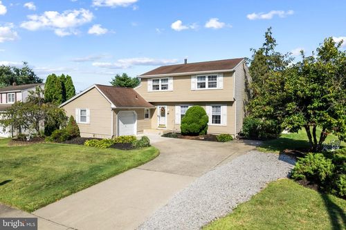 1 Bently Dr, SEWELL, NJ, 08080-1806 | Card Image