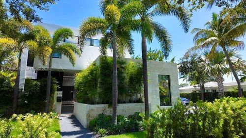 570 S Shore Dr, Miami Beach, FL, 33141-2404 | Card Image