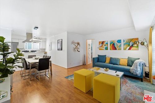 apt-6-22030 Calvert St, Woodland Hills, CA, 91367-3558 | Card Image