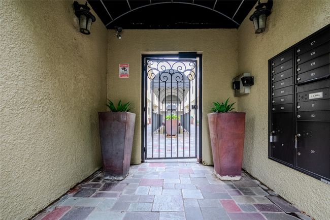 APT-111 - 4242 Travis St, Townhouse with 2 bedrooms, 3 bathrooms and null parking in Dallas TX | Image 34