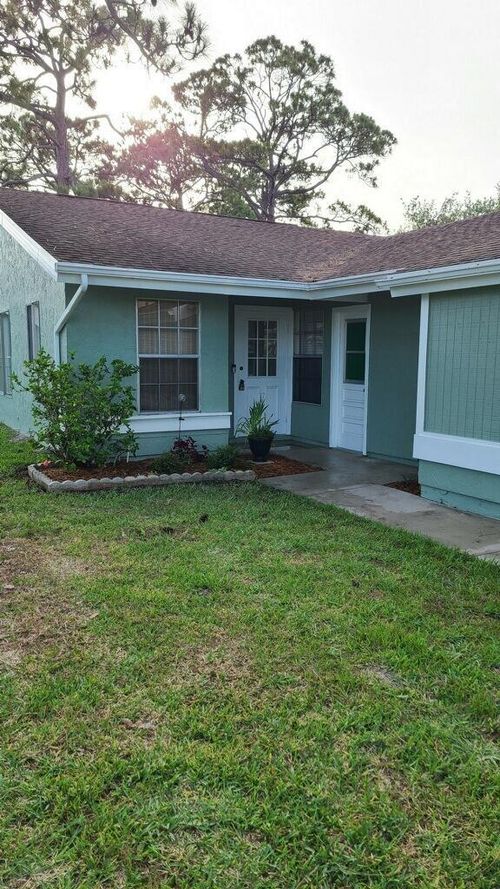 1720 Se Linpark Ct, Port St Lucie, FL, 34952-4127 | Card Image