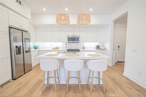 203-27212 Diamond Peak Ln, Valencia, CA, 91381 | Card Image