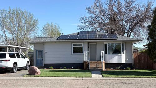 208 3 Ave E, Bow Island, AB, T0K0G0 | Card Image