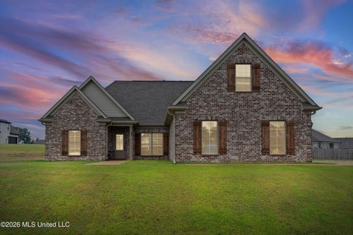 103 Cross Creek Dr, Senatobia, MS, 38668-1824 | Card Image