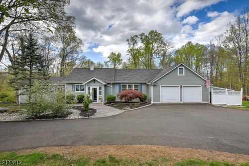 9 Zion Rd, Hopewell, NJ, 08525-2611 | Card Image