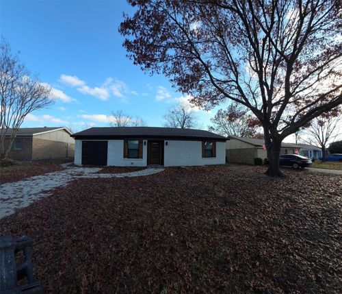 218 Redwood St, Mesquite, TX, 75181-3418 | Card Image