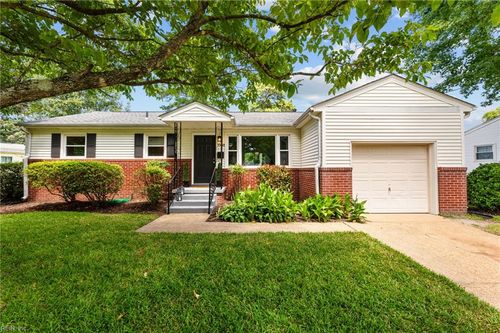 5560 Shadowwood Dr, Virginia Beach, VA, 23455-3526 | Card Image