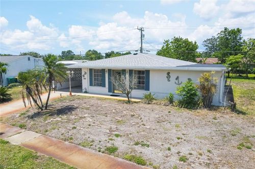 330 Lasayette Dr Ne, PORT CHARLOTTE, FL, 33952-8122 | Card Image