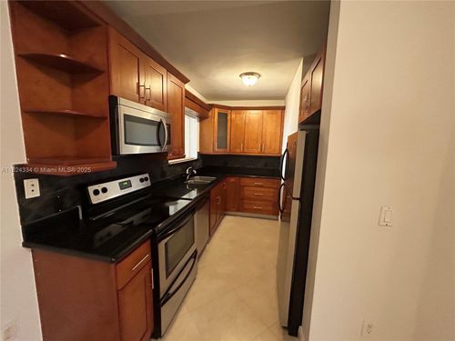 apt-3-2880 Pine Tree Dr, Miami Beach, FL, 33140-4343 | Card Image