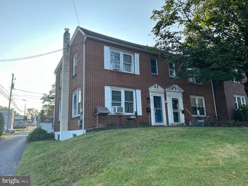 10 E Queen St, EPHRATA, PA, 17522-2325 | Card Image