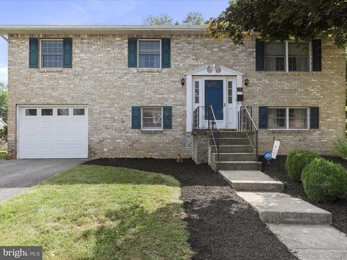 32 Edgelea Dr, CHAMBERSBURG, PA, 17201-1390 | Card Image