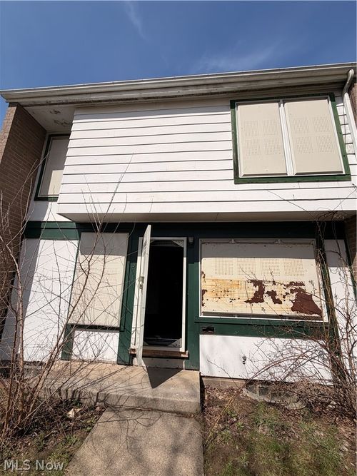 9321 Manor Ave, Cleveland, OH, 44104-4723 | Card Image