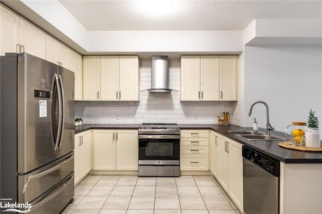 27 Woodstream Dr, House other with 3 bedrooms, 2 bathrooms and 4 parking in Huntsville ON | Image 10
