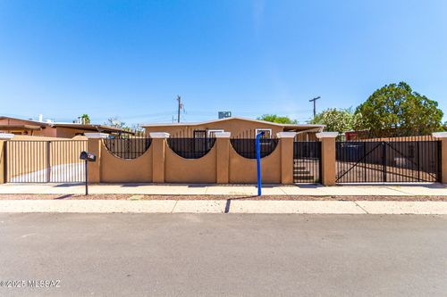 3750 E 27th St, Tucson, AZ, 85713-2444 | Card Image