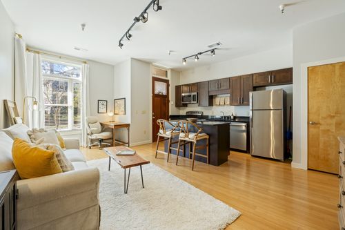 1704 18th Ave S, Nashville, TN, 37212-3193 | Card Image