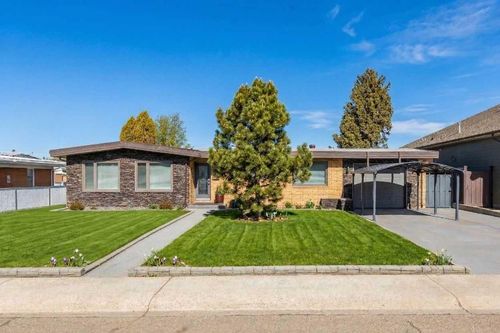 586 Prospect Dr Sw, Medicine Hat, AB, T1A4C1 | Card Image