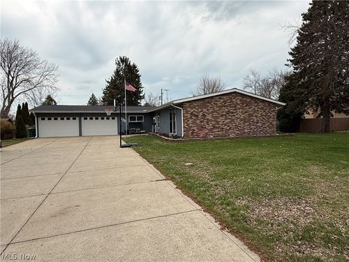 7145 Lakeshore Boulevard, Mentor, OH, 44060 | Card Image
