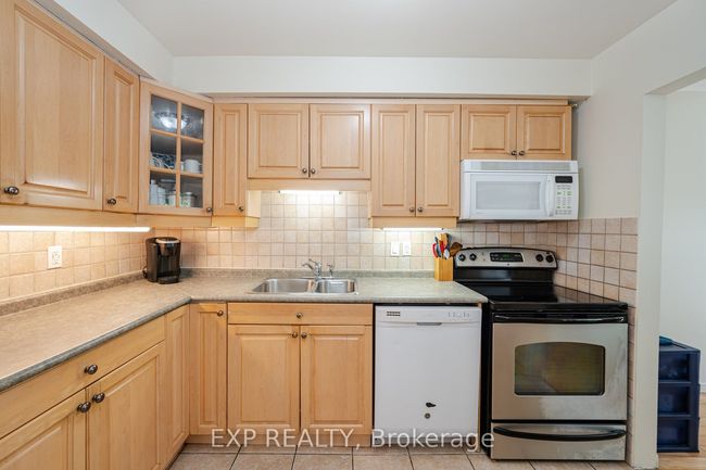 80 - 60 Hanson Rd, Condo with 4 bedrooms, 2 bathrooms and 1 parking in Mississauga ON | Image 11