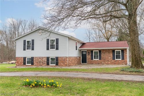 6518 Lorraine Ave Nw, Massillon, OH, 44646-1042 | Card Image