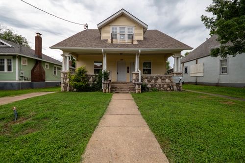 829 W Pershing St, Springfield, MO, 65806-1901 | Card Image