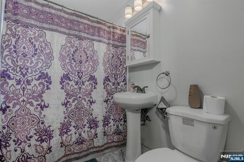 916 Stuyvesant Ave, Irvington, NJ, 07111-5144 | Card Image