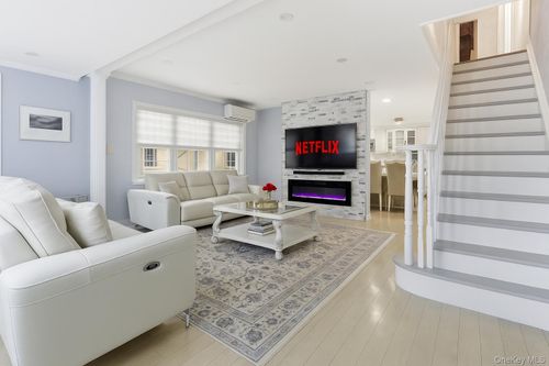 13724 133rd Ave, Jamaica, NY, 11436-2046 | Card Image