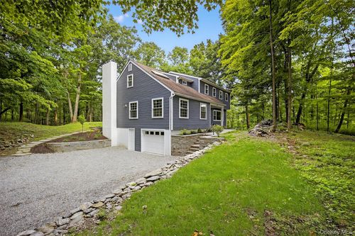 41 Meddaugh Rd, Pleasant Valley, NY, 12569-5310 | Card Image
