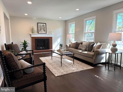 735 Palmer Dr, HERNDON, VA, 20170-5462 | Card Image