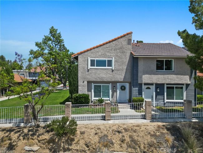22524 Paseo Terraza, Townhouse with 2 bedrooms, 2 bathrooms and 2 parking in Santa Clarita CA | Image 30