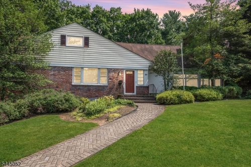 84 Green Ave, Madison, NJ, 07940-2533 | Card Image