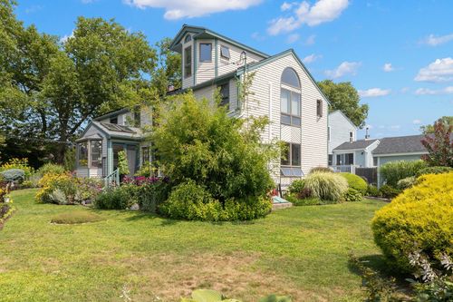 17 Sutton Ave, Salem, MA, 01970-5728 | Card Image