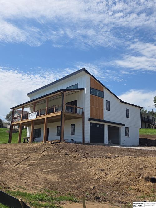 2390 Cambridge Dr, Plattsmouth, NE, 68048 | Card Image