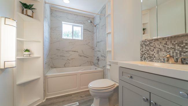 Heated Bathroom | Image 11