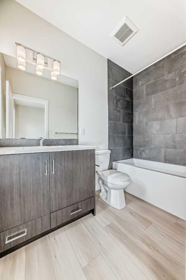 214 Shawnee Square Sw, Townhouse with 2 bedrooms, 3 bathrooms and 3 parking in Calgary AB | Image 37